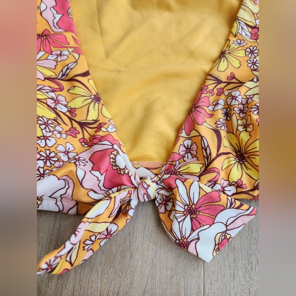 Adore me 70s inspired Swimsuit! - Picture 4 of 7